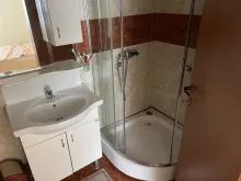 łazienka z toaleta