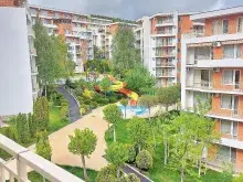 widok na basen z tarasu