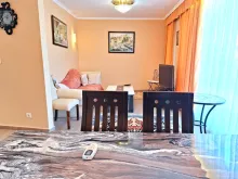 stół obiadowy, krzesła
