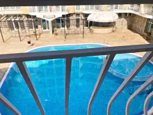 taras z widokiem na basen