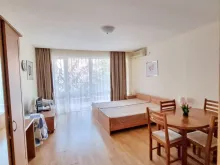 кровать и стол
