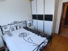 szafa, łóżko sypialniane, lampka nocna