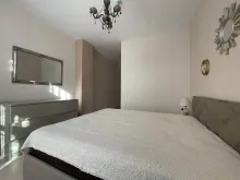 łóżko w sypialni