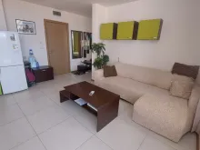 lodowka, sofa,