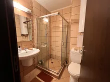 Kabina prysznicowa, umywalka, toaleta
