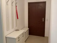 komoda, wieszak na ubrania