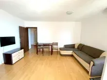 sofa i telewizor