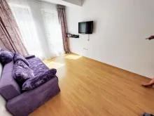 sofa i telewizor