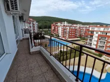widok na basen z tarasu