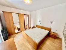 Łóżko i szafa