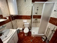 Kabina prysznicowa, umywalka, toaleta