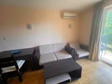 sofa i stolik