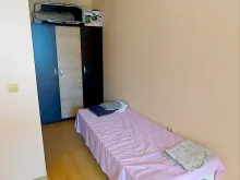Łóżko i szafa