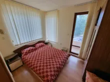Łóżko i szafa