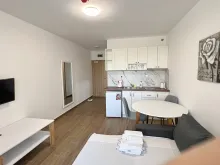 telewizor, stół, kanapa