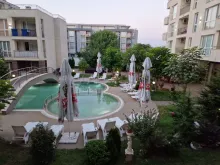Mostek nad basenem