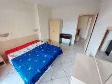 szafa. łóżko, biurko