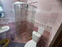 Kabina prysznicowa i toaleta