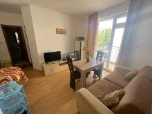 Telewizor, stołu z krzesłami