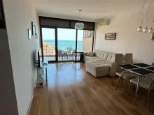 Salon z widokiem na morze
