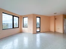 salon z miejscem na aneks kuchenny