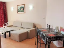 sofa, krzesła, stol