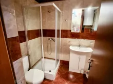 kabina prysznicowa, toaleta, umywalka