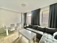 stół, krzesła, sofa