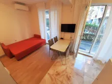 sofa i telewizor
