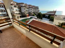 Widok na morze z tarasu w kompleksie Robinson Beach