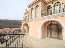 Fasada domu w Villa Romana