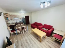 sofa, stolik, krzesła