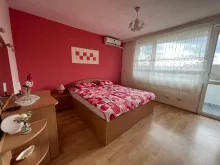 łóżko i w sypialni