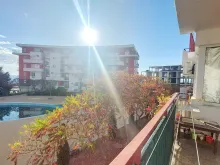 widok na basen z tarasu