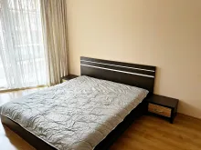 łóżko w sypialni