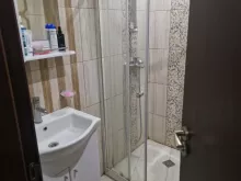 łazienka z prysznicem