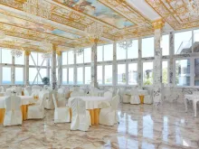 stoliki w restauracji