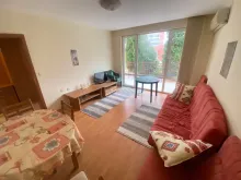 sofa, stolik