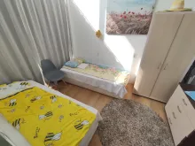 dwa łóżko pojedyńcze