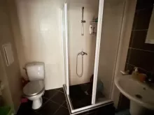 Kabina prysznicowa i toaleta