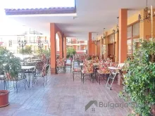 stoliki w restauracji