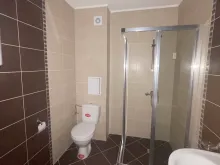Toaleta i kabina prysznicowa