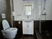 łazienka z toaleta