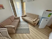 lodówka, sofa