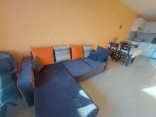 sofa i stolik