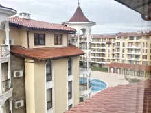 Widok z balkonu na basen