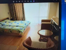 pokój dzienny z wyposazeniem
