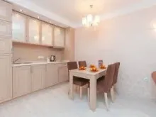 stół z krzesłami