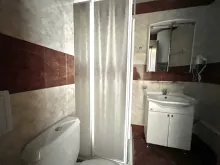 kabina prysznicowa, umywalka, toaleta