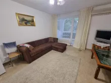 Sofa, telewizor i Stolik